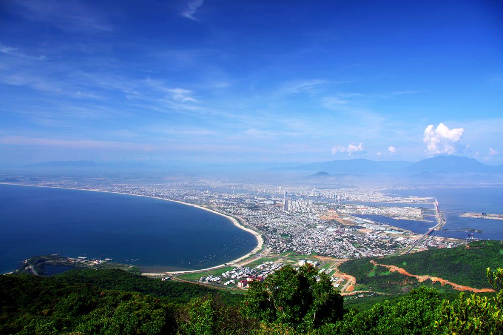 son tra peninsula danang