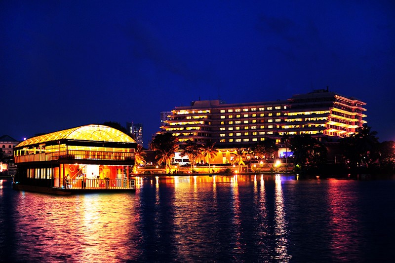 8-degrees-on-the-lake2.jpg.cinnamonhotels
