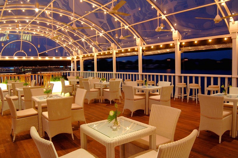 8-degrees-upper-deck