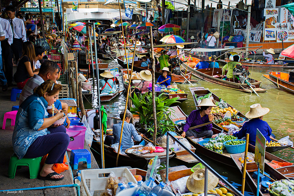 Damnoen-Saduak-floating-market-bangkok-thailand-1