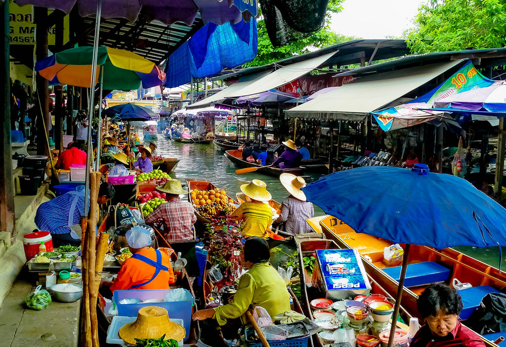 Damnoen-Saduak-floating-market-bangkok-thailand-3