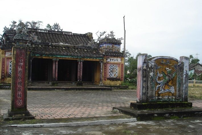 Tuy Loan communal house. Photo: ivivu.com
