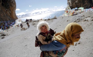 20+ striking photos show the many sides of daily life in Tibet