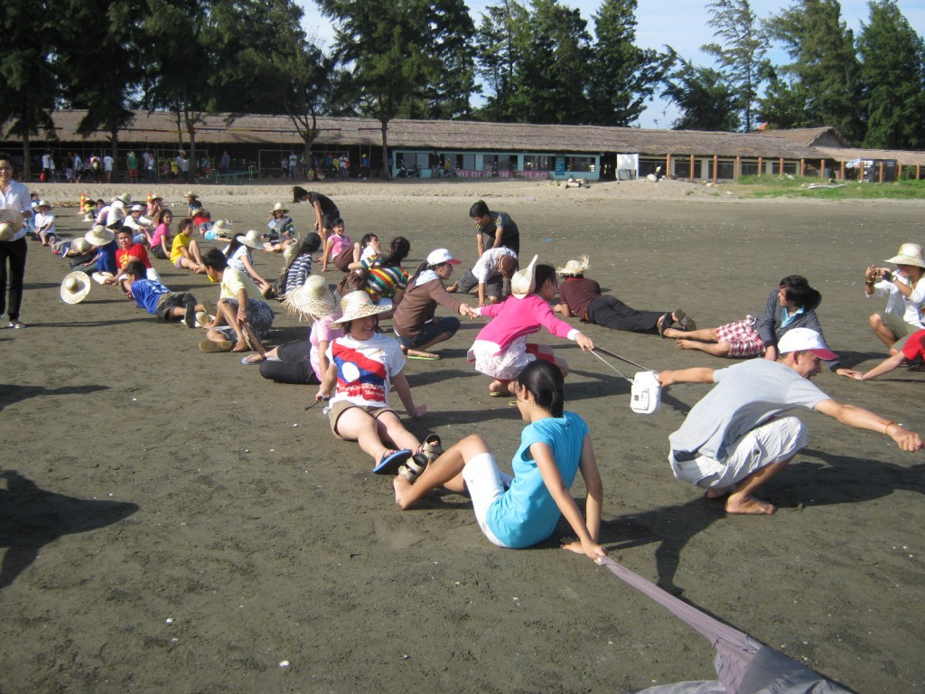 Organize group games comfortably on the beach