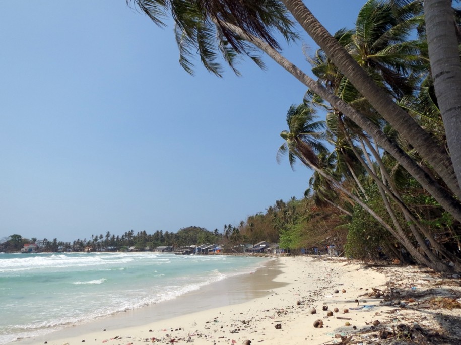 chuong beach hon mau nam du islands kieng giang vietnam 2