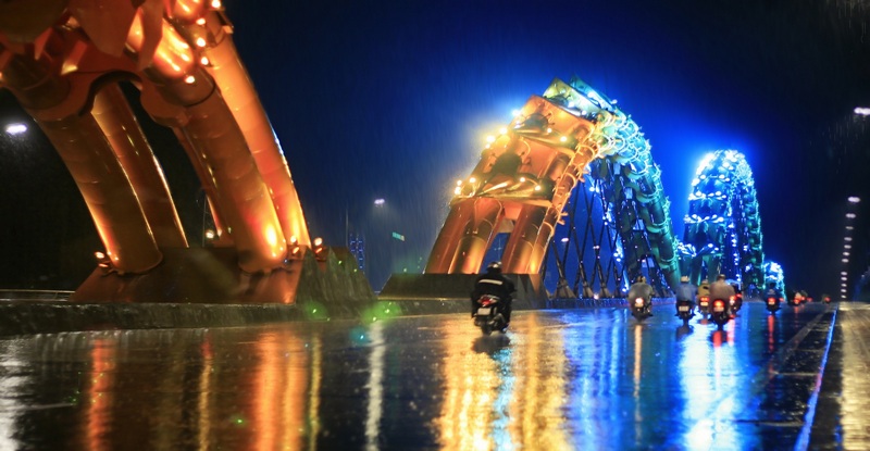 The Dragon Bridge on a rainy day. Photo: Pham Minh Man