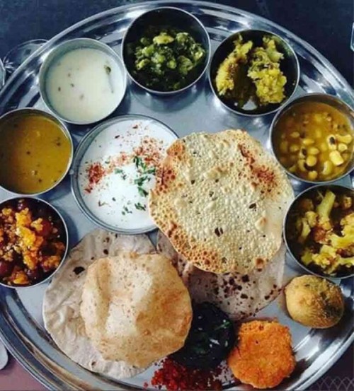 gujarati-thali-in-ahmedabad-best-street-food-in-india