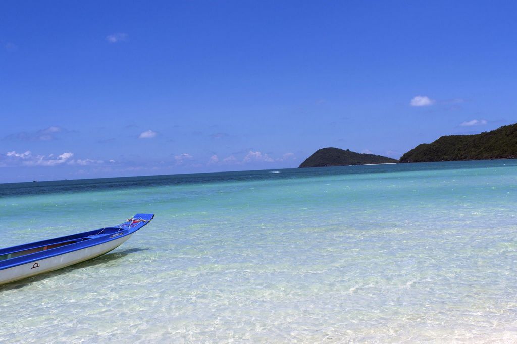 The crystal blue sea water at Khem Beach – Picture: Quoc Si Le