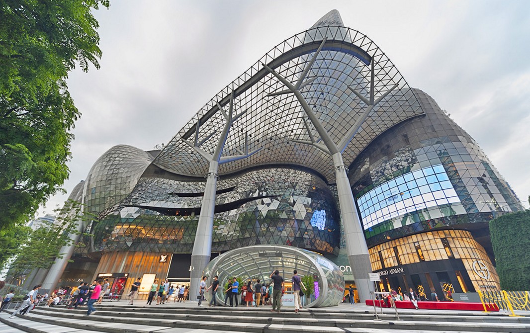 Whether you are shopping or not, Orchard Road is also one of the paradise for shopping enthusiasts