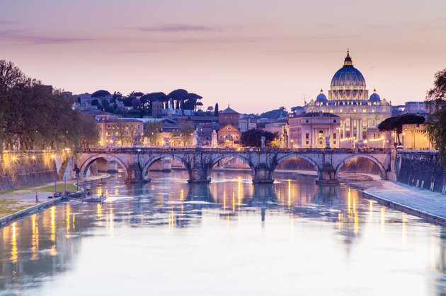 Tiber and St Peter Basilica in Vatican, Rome. CHRISTOBOLO VIA GETTY IMAGES