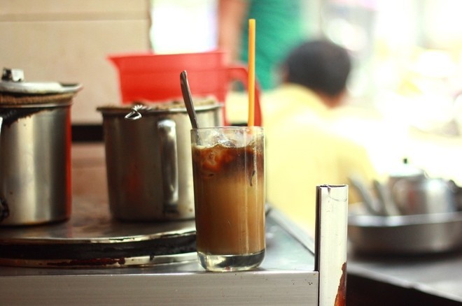 saigon-way-of-life-breakfast-in-alley-caphe-vot9