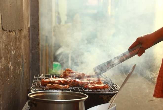 saigon-way-of-life-breakfast-in-alley-com-tam2