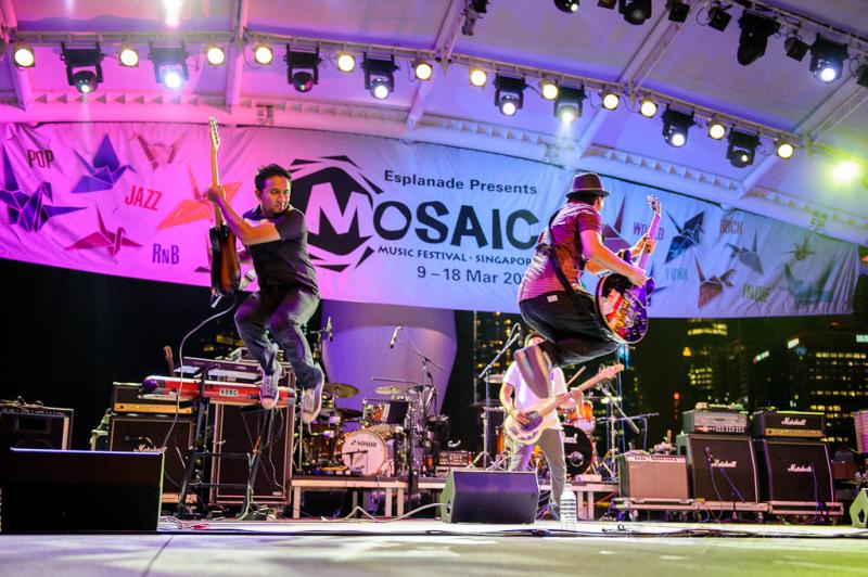 The Esplanade’s free performances always delight and awe. Chee Yong Goh / Flickr