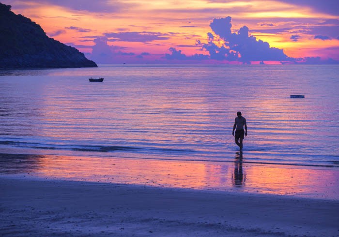 Island sunset view on Dam Trau beach.