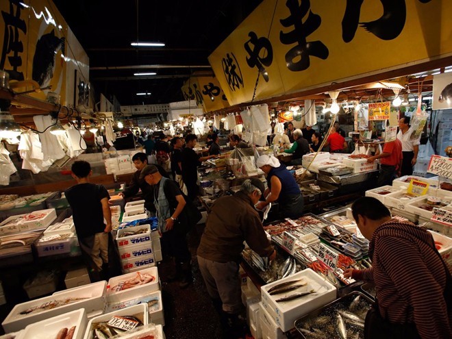 tsukiji-fish-market-tokyo-japan-1