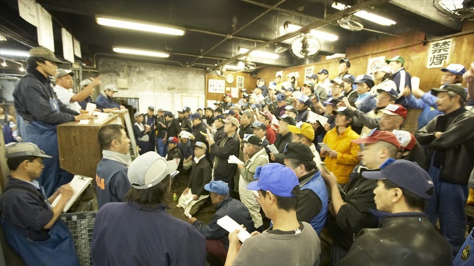 tsukiji-fish-market-tokyo-japan-12