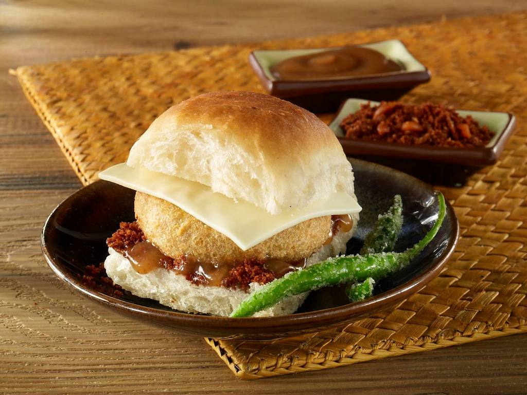 vada-pav-in-mumbai-best-street-food-in-india