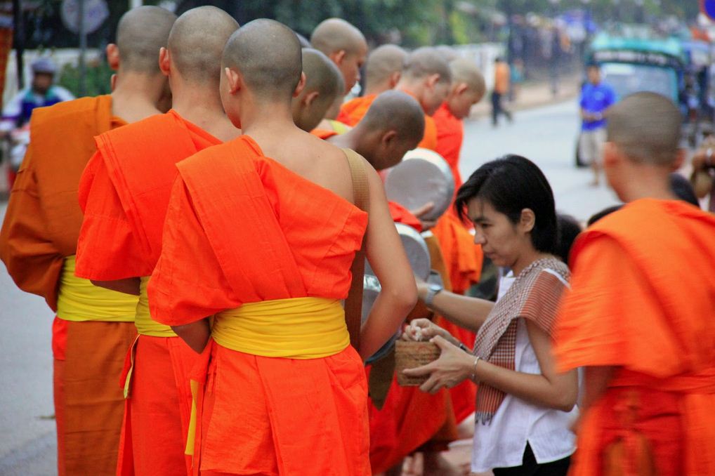 alms giving ceremony luang prabang morning 2