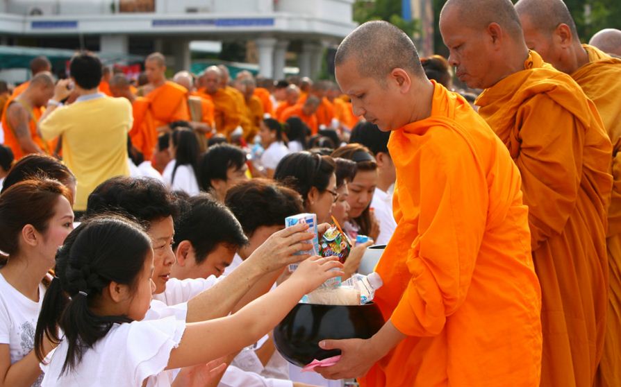 alms giving ceremony luang prabang morning 2