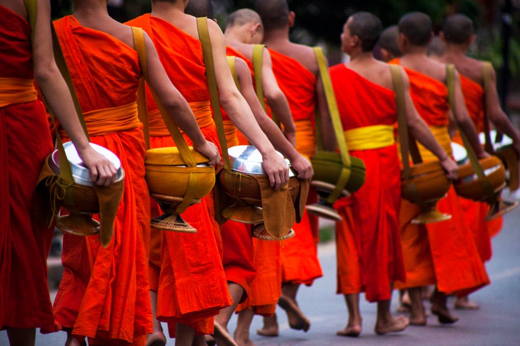 alms giving ceremony luang prabang morning 2