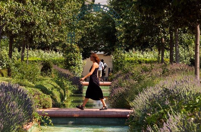 ADMIRE THE PROMENADE PLANTÉE