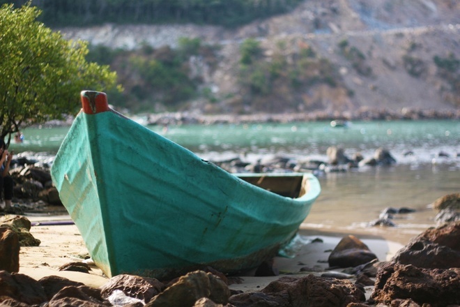 Boat in Men beach
