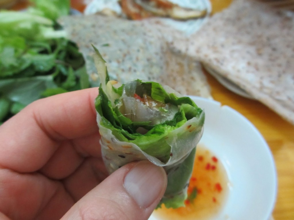 A roll of Ca Mai salad with mixed green leaves and herbs Photo: Nguyen Binh