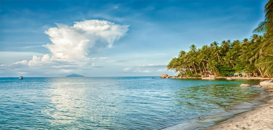 Calm beach of Nam Du Islands