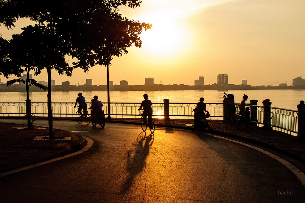 EH-Sunset-on-West-Lake-Hanoi-attraction-city-tour vietnam 245