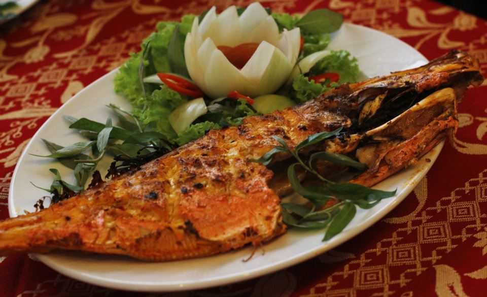 Grilled unicorn filefish in Nha Trang Photo: giadinhhaisan