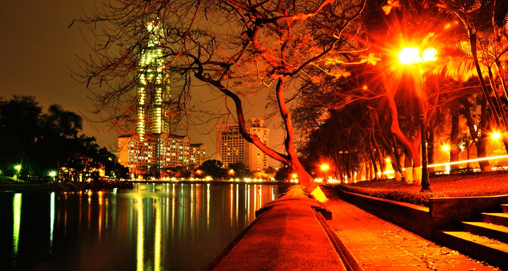 Ha Noi at night