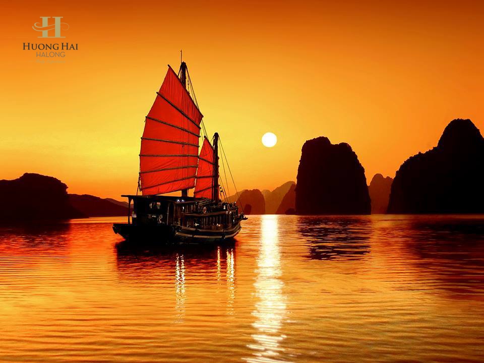 Huong Hai Halong cruise on sunset