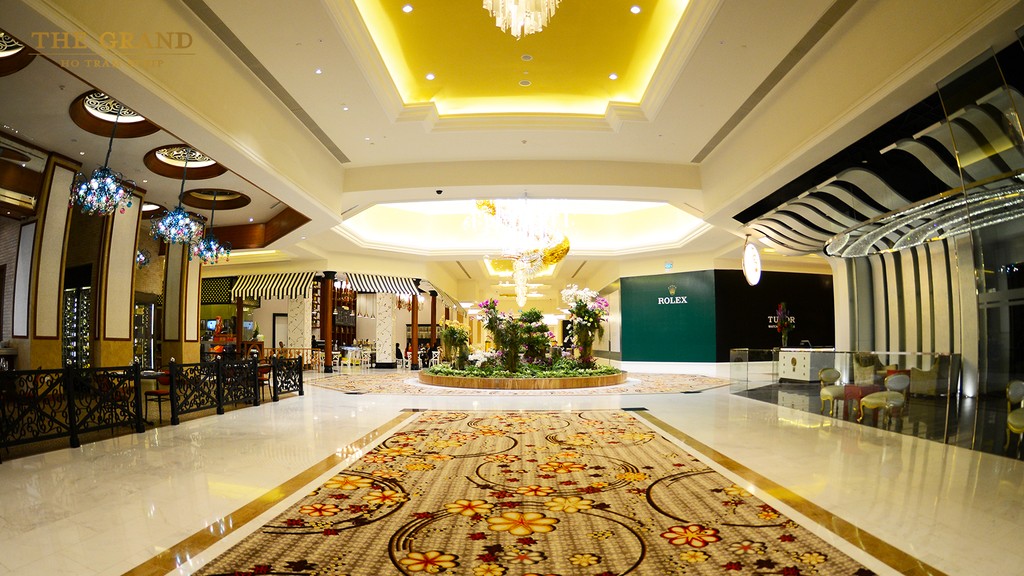 The interior of The Grand Ho Tram Strip is extremely luxurious. Image by: iVIVU.com