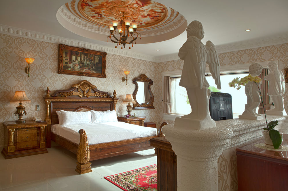  Rooms with luxurious furnishings.