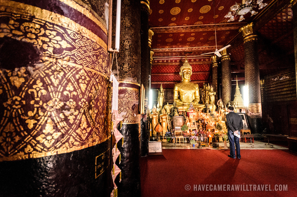 Golden Buddha statue in the main shrine of Vatmay Souvannapoumaram Pagoda