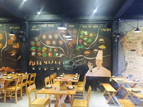 The first floor has a painting of Mr. Pham Tuan Hai. Photo: Thao Nghi