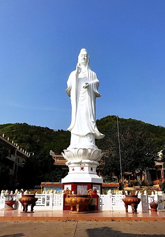 The Avalokitesvara Bodhisattva statue