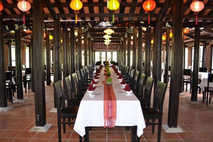 Restaurants serving delicious specialities_Hoi an silk village tour guide_source mytour.vn
