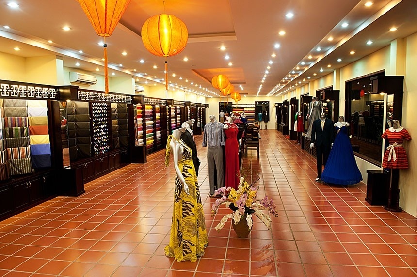 Silk products as gifts_Hoi an silk village tour guide_source mytour.vn