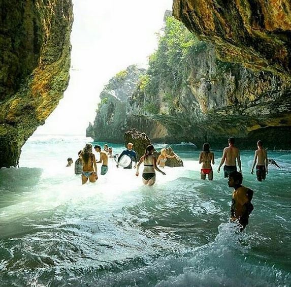Suluban Beach, Uluwatu bali