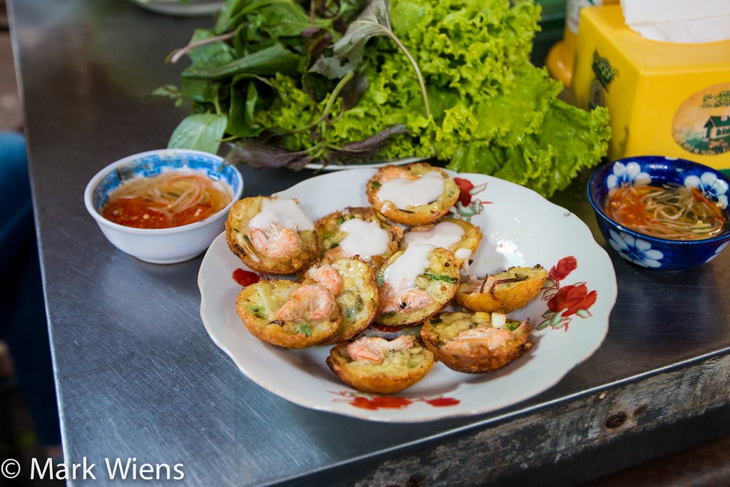 Vietnamese mini pancakes (banh khot)