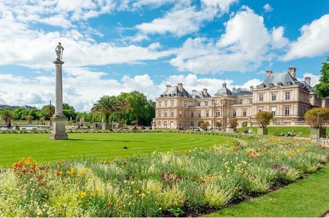 WANDER THROUGH GARDENS AND PARKS
