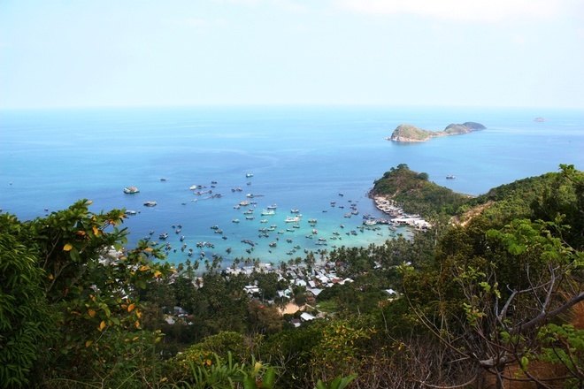 View of Cu Tron sea from Nam Du's lighthouse