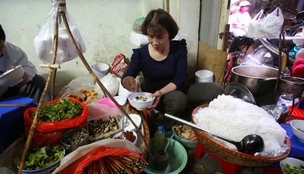 bun oc hanoi street foods in hanoi old quarter