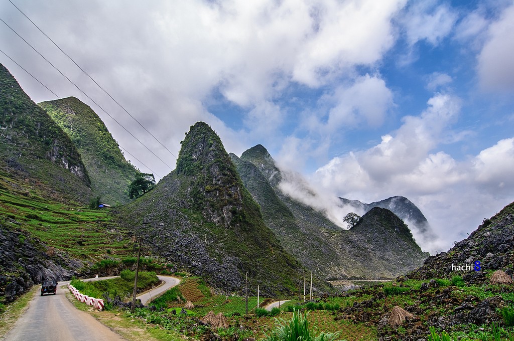 dong van rock plateau clouds