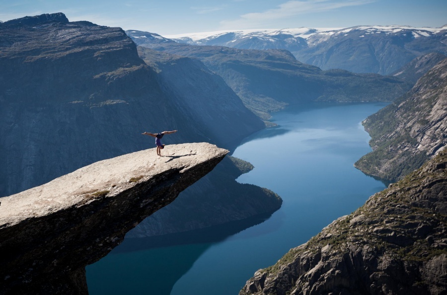 enormous and incredible the world-15
