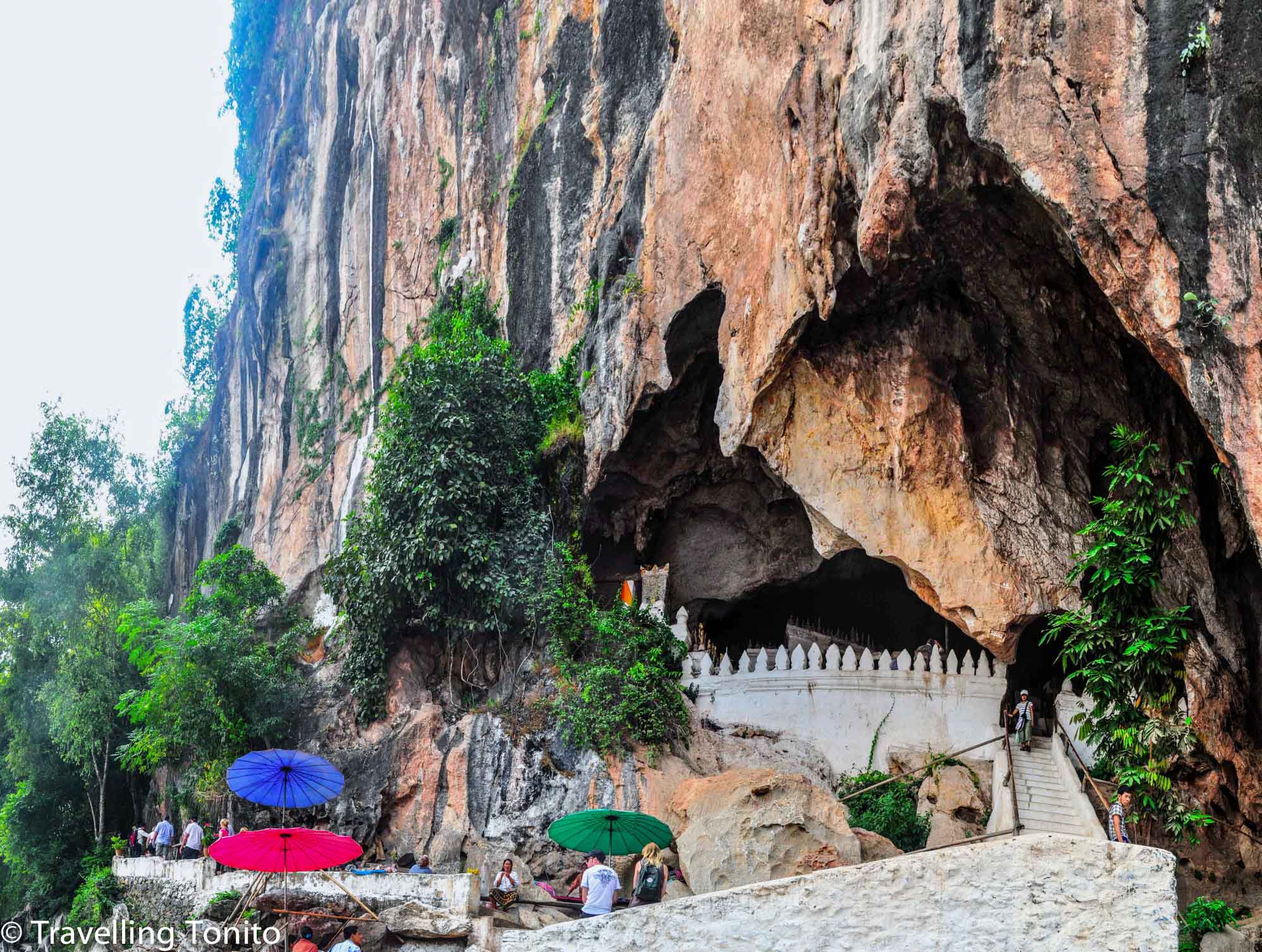 The entrance to Pak Ou