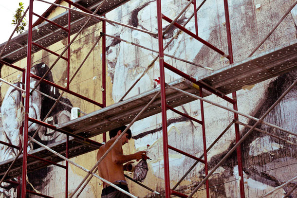 Ernest Zacharevic paints Penang, Armenian Street