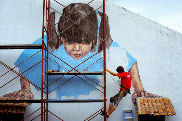 Ernest Zacharevic paints Penang, Muntri Street