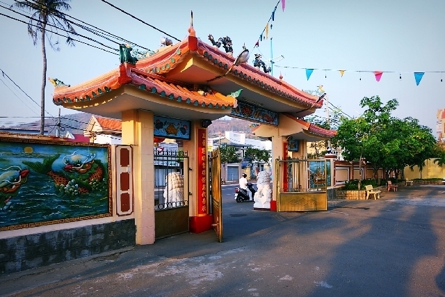 The gate of Thang Tam monument